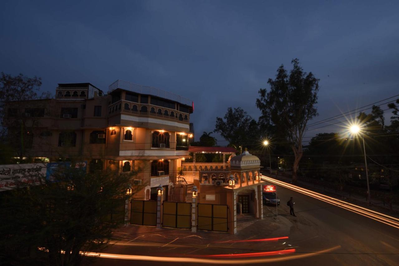 Empire Palace Hotel Udaipur Bagian luar foto